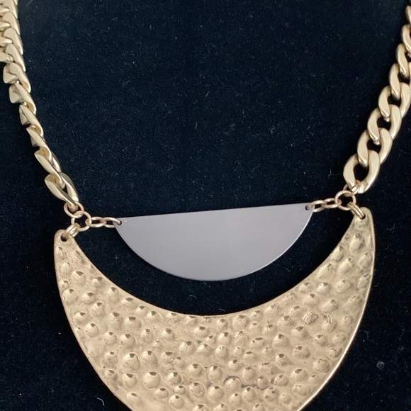 Necklace Statement Bib Design Hammered Steve Madden - Picture 4 of 7